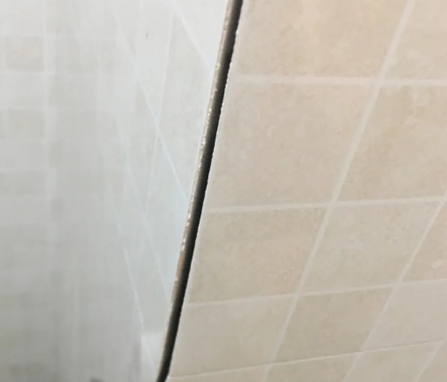 通辽市瓷砖空鼓维修公司分享阳台瓷砖脱落的修复过程可以分为以下几个步骤