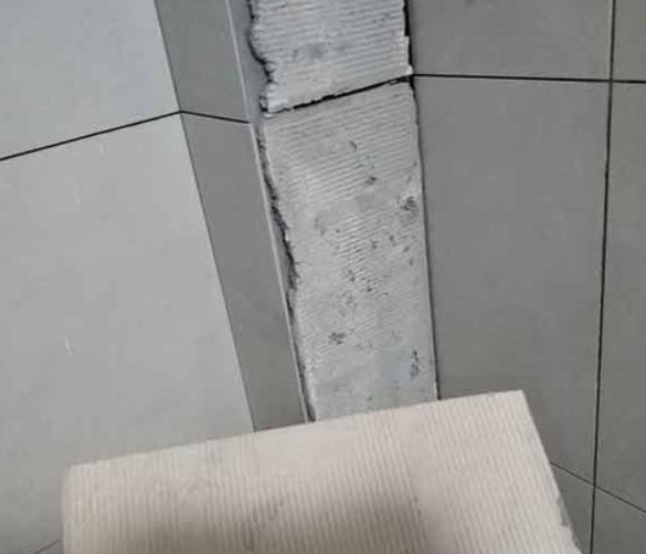 通辽市瓷砖空鼓维修公司分享下厨房瓷砖脱落的补救措施。